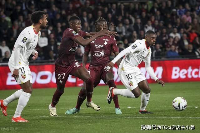 利字合砍63分三球空砍50分 雄鹿险胜黄蜂4连胜