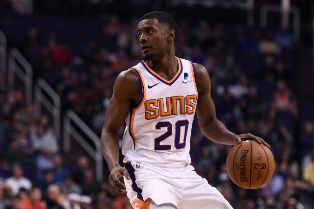 萨林杰32+15+11深圳胜上海 刘铮20分周鹏15分