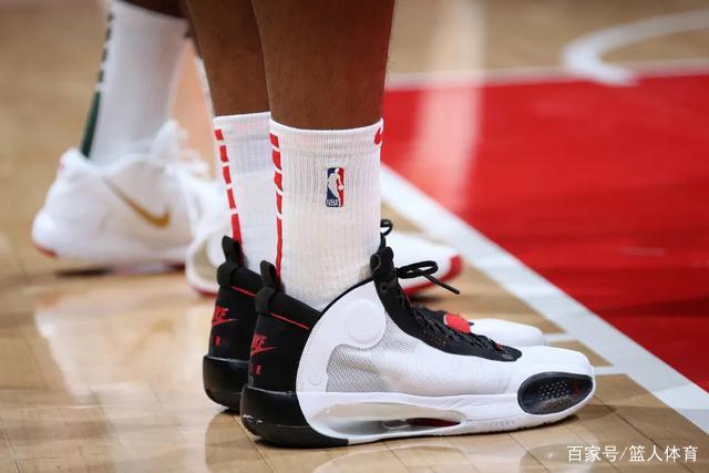 雄鹿大胜雷霆夺得NBA杯冠军 字母三双当选MVP